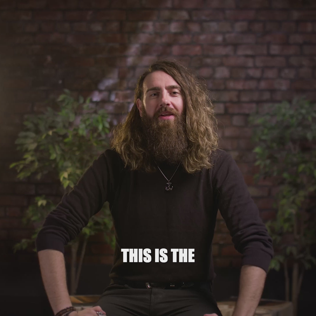 The video covers the 90-Day Beard Challenge from One Society. Adam Brown welcomes the viewer to the challenge and congratulates them on making a very smart decision. The speaker emphasises that making a commitment to oneself is the most powerful thing one can do. The key is to stick with the challenge, follow the steps, and ultimately build the viewer the beard they deserve.